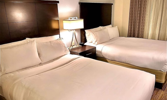 San Bruno Resort | Relax and Unwind! 2 Spacious Units, Free Breakfast, Outdoor Pool, Pet-friendly!