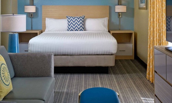 White Station House | Relax and Unwind! Outdoor Pool, Pets Allowed, Near Fire Museum of Memphis!