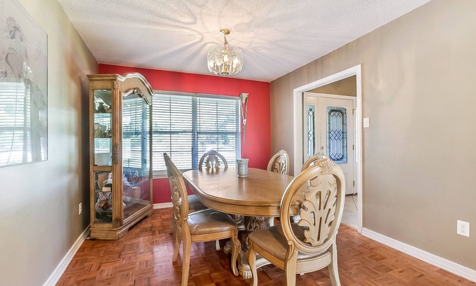 Algiers House | Relax at Behrman Place