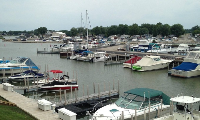 Gypsum Condo | Relax at Come Sail Away Condos Catawba Island