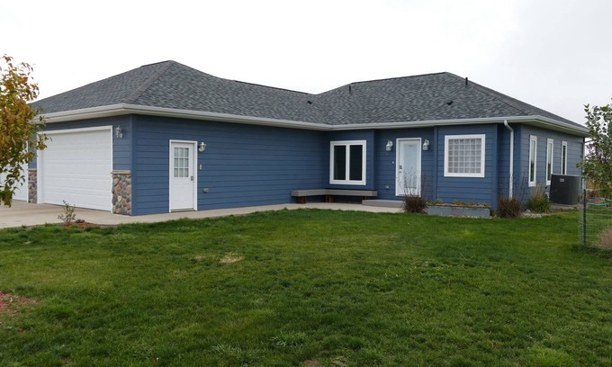 Pierre House | Relax at Spring Creek - Hunting, Fishing, and Fun at the Lake