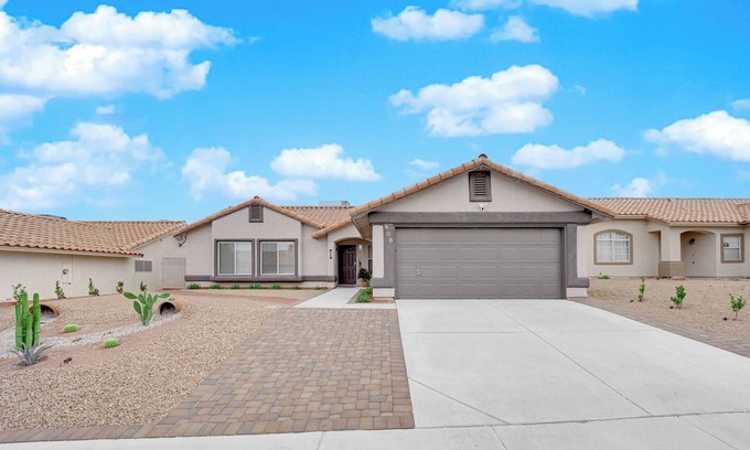 Mission Hills House | Relax at the Hills – Quiet 2 King Beds, 1 Queen bed