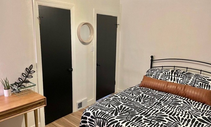 Pekin Apartment | Relax at this peaceful unit.