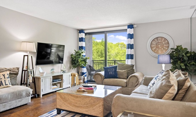 Harbour Town Condo | Relax By Pool: Harbour Town Resort Condo