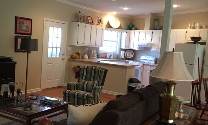 Oxford House | Relax & Enjoy all that Oxford has to offer & stay at the “LandShark Lounge”.