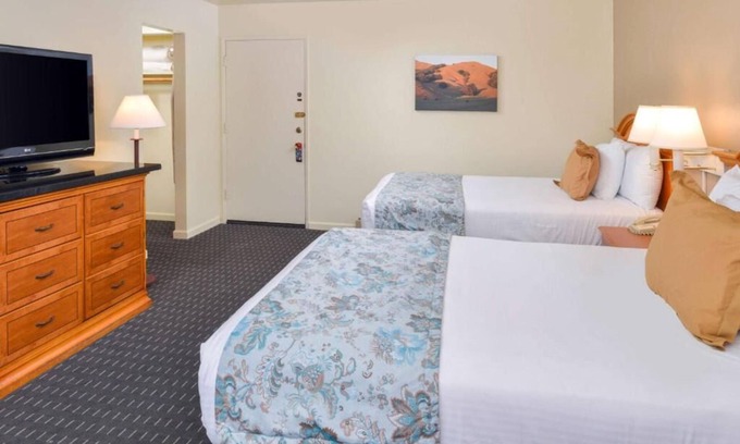 Solvang Hotel | Relax in 4 Comfortable Units, Continental Breakfast, FREE Parking, Outdoor Pool!