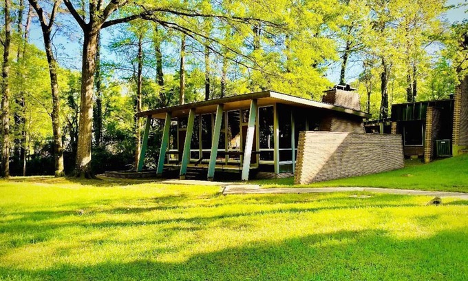 Jackson Cottage | Relax in Architecture! Secluded, Safe, and Serene.
