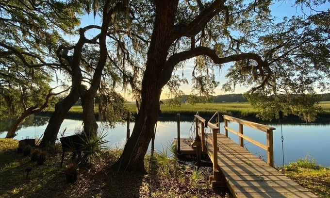 Edisto Island Cottage | Relax in cozy cottage on the creek in Edisto!