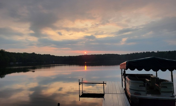 Brazeau House | Relax in our quiet, lakefront cabin