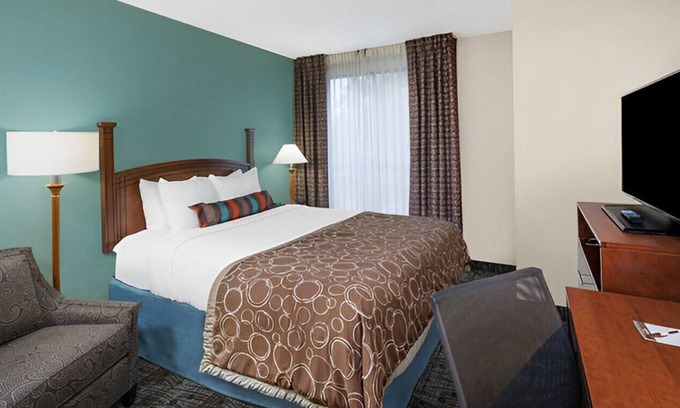 White Station House | Relax in Style & Good Vibes! Free Breakfast