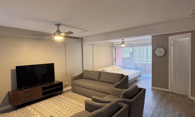 Waikiki Condo | Relax in Style: Waikīkī Condo w/Lanai