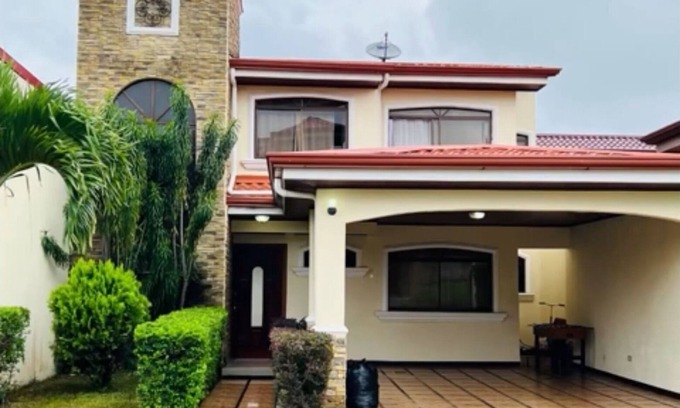 Puente de Piedra House | Relax in stylenUnwind in Beauty: Private home with Breathtaking Views in Grecian