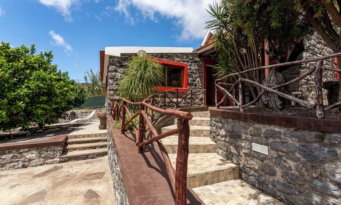 Calheta House | Relax in the middle of nature!