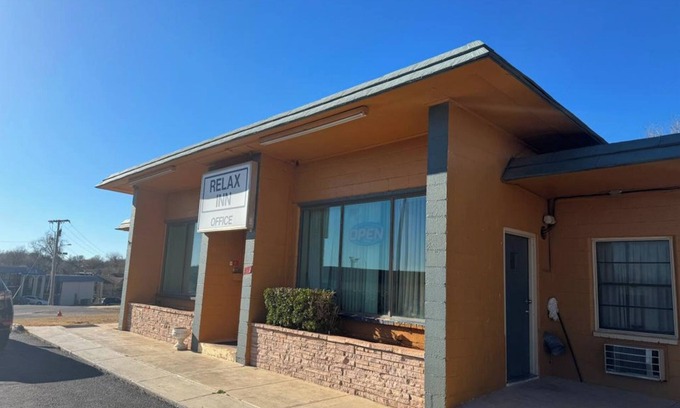 Clinton Hotel | Relax Inn