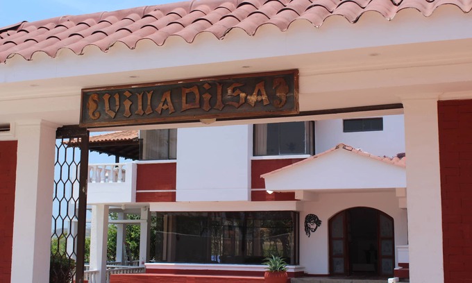 Tubara Cottage | Relax Near The Beach! 5 Bedroom Cottage with A/C & top amenities in Playa Medoza