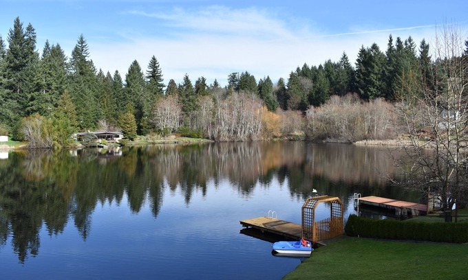 Artondale House | Relax on the lake in Gig Harbor