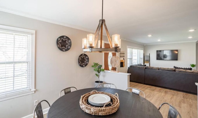 Huntsville House | Relax & Unwind - Downtown Huntsville (Sleeps 10)