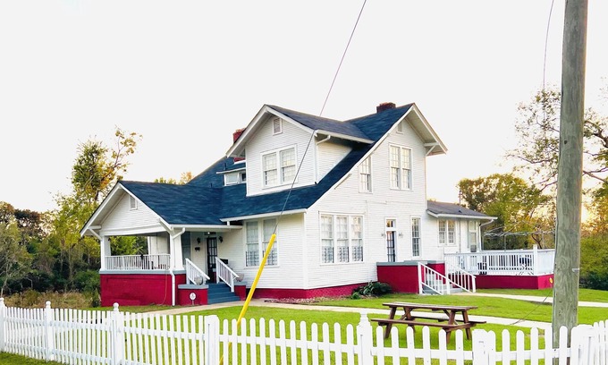 Selma House | Relax & Unwind in a Spacious Historic Home with Porch, Patio, & Sunroom