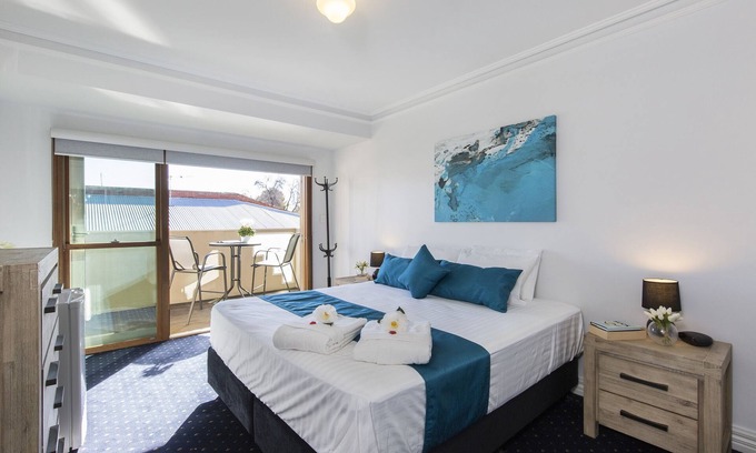 Adelaide Central Business District House | Relax & unwind , parking , wifi