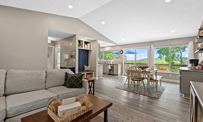 Kingston House | Relax with a view of the lake