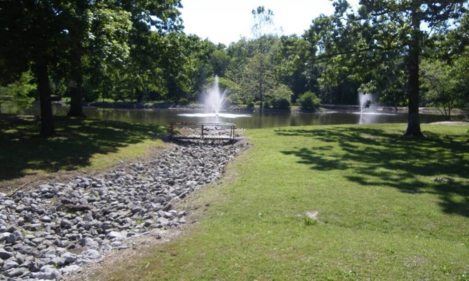 West Frankfort House | Relaxation at its Best with Hot Tub and Game Room