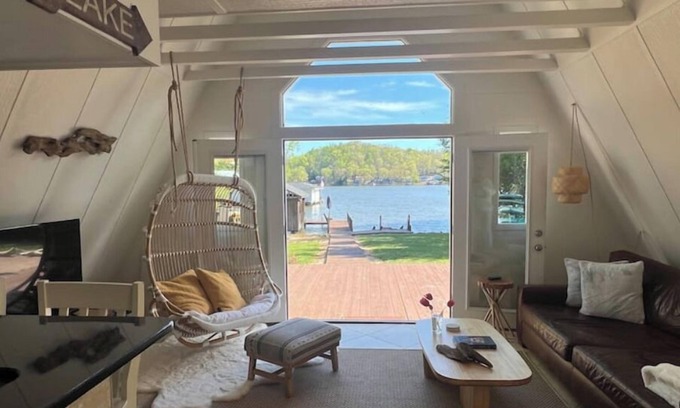 Norwood House | Relaxed Privacy: A-Frame on Lake Tillery, NC