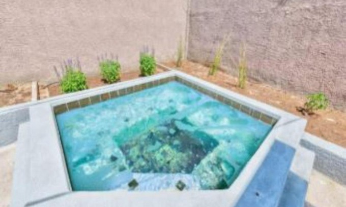 Rancho Oakey House | Relaxing 1 Story Villa Hot Tub BBQ By the Strip