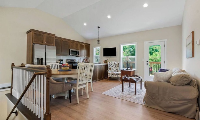 Linn Valley House | Relaxing 2-Bedroom Cottage Retreat-Beautiful Views & Great Amenities-Sleeps 6
