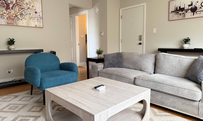 Des Plaines Apartment | Relaxing 2BR Retreat w/Parking Near O’Hare