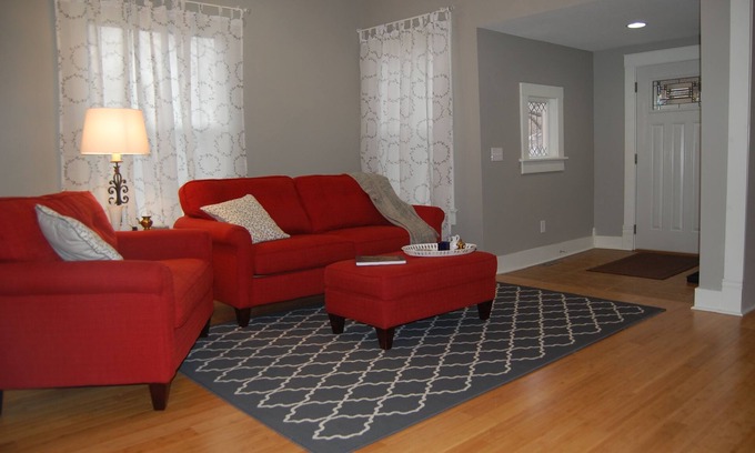 Lee's Summit House | Relaxing 3 bedroom home w/full kitchen & WiFi; walking distance to restauraunts