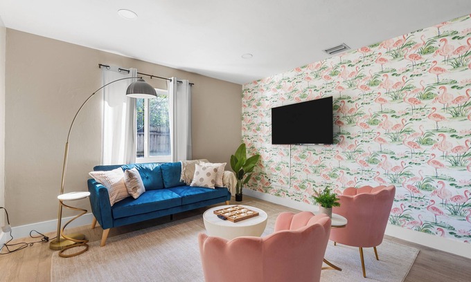 Middle River Terrace House | Relaxing 3BD - Pool - BBQ - Games - Close to Beach