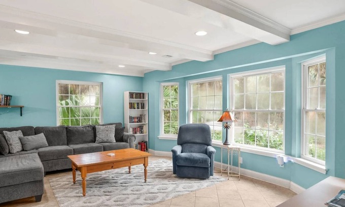 Deer Lake House | Relaxing 5-bedroom Getaway- Close to beach- Perfect for Families! No Amenity Cards