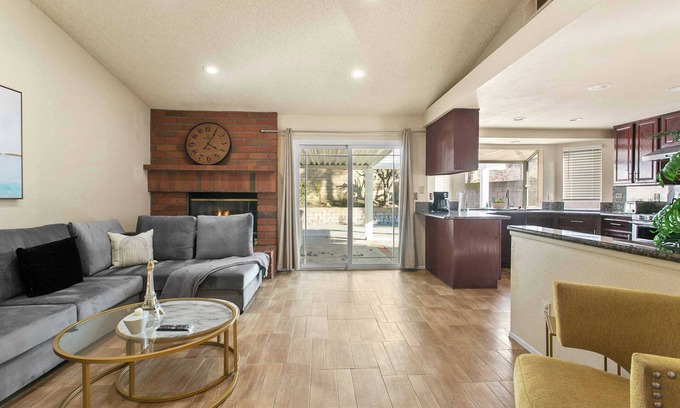 Walnut House | Relaxing 5BR Escape｜Big Backyard & Cozy Patio｜Pet-Friendly｜Flexible Lease #41682