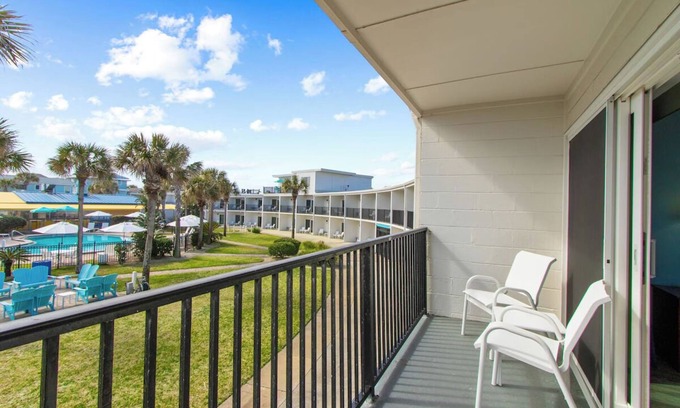 Neptune Beach Hotel | Relaxing Airy Beach Retreat, Perfect for a Peaceful Getaway Escape, Pet Friendly