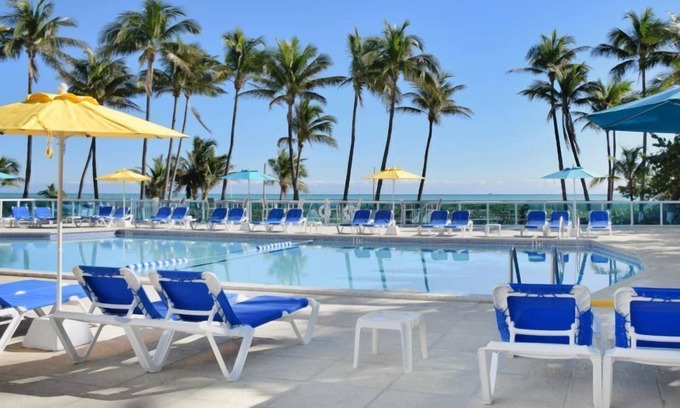 Mid Beach House | Relaxing Beach Getaway! Outdoor Pool, Direct Beach Access