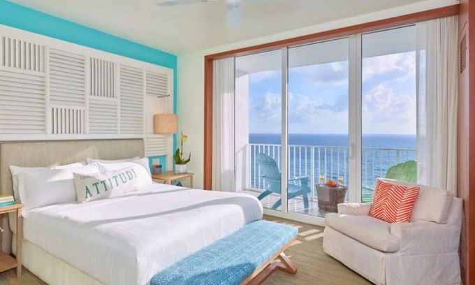 Hollywood Hotel | Relaxing Beachfront Room with Outdoor Pool and Near Oceanwalk Mall