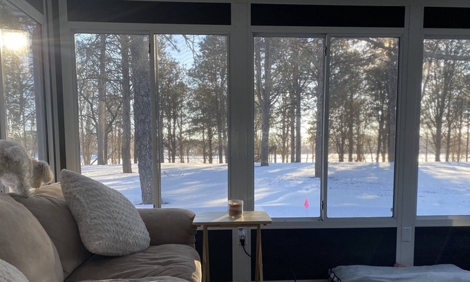 Hampton Cabin | Relaxing cabin on Beed’s Lake.