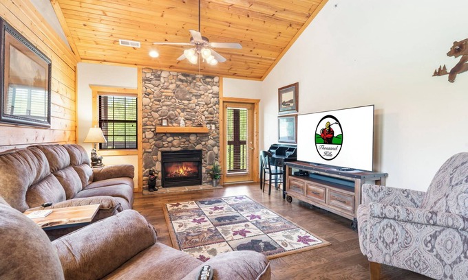 Branson Theater District Cabin | Relaxing Cabin with a Jacuzzi Tub and Private Covered Balcony