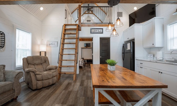 Edgemont Cottage | Relaxing Cottage Getaway w/Fire Pit