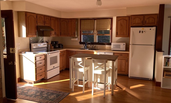 Newport East Cottage | Relaxing Cottage, minutes from the beach