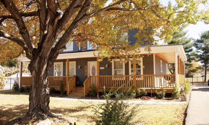 Murfreesboro House | Relaxing Country Home, Huge Fenced Yard, Backyard Gazebo Bar w/TV & Griddle .