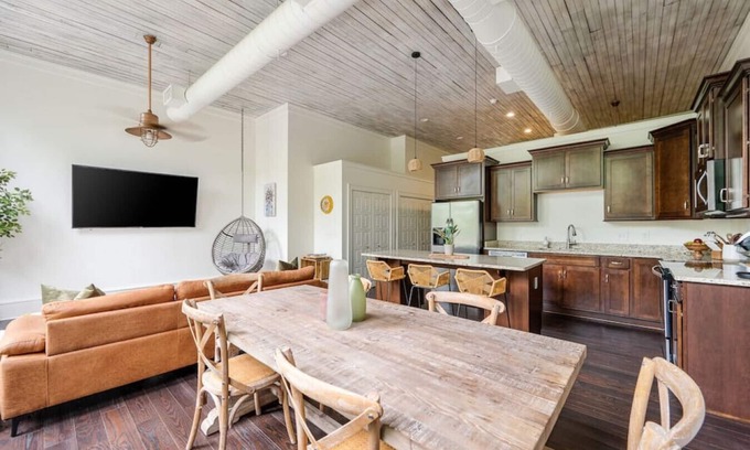 Macon Apartment | Relaxing Downtown Loft in the Heart of Macon