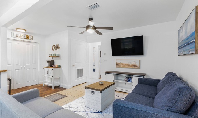 Foley House | Relaxing Duplex Retreat - Beaches, Hospital, Food