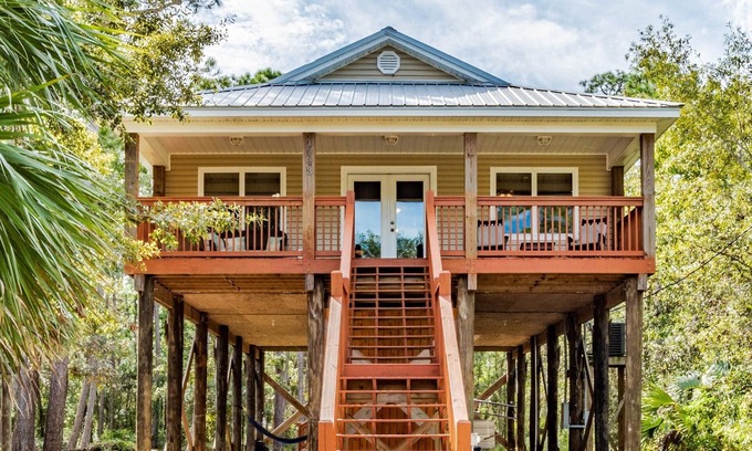 Dauphin Island House | Relaxing Getaway Among the Trees - 4 Bedroom - Dogs Welcome!