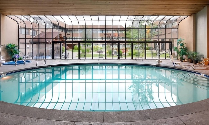 Kalispell Hotel | Relaxing Hideaway! Pets Allowed, Swimming Pool, Quick Drive to Kidsports Park!