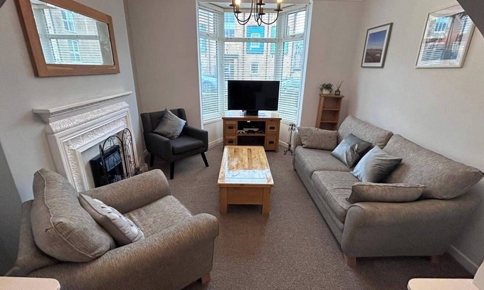 Sketty House | Relaxing, homely feel with a spacious garden