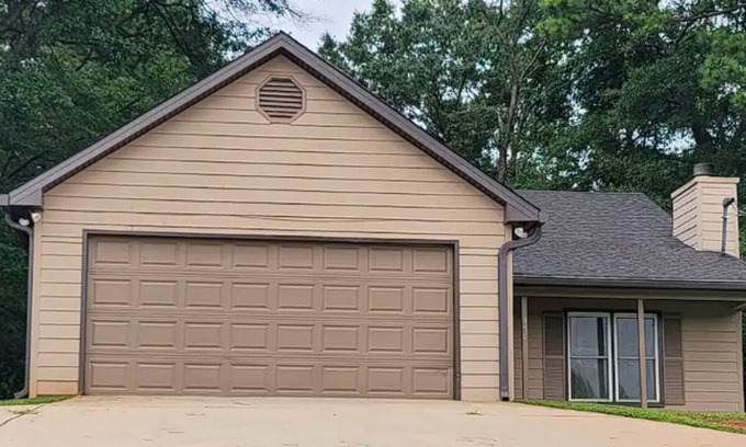 McDonough House | Relaxing House On The Hill