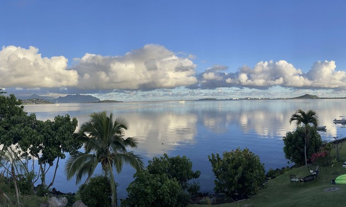 Kaneohe House | Relaxing oceanfront home overlooking Kaneohe Bay
