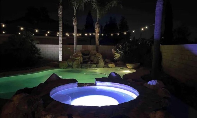 Rosedale House | Relaxing Pool and Spa Beautiful NW Bakersfield