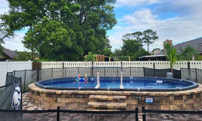 Sandalwood House | Relaxing pool in Jacksonville, FL. 3 Bedroom 3 bathrooms , wifi & free parking.